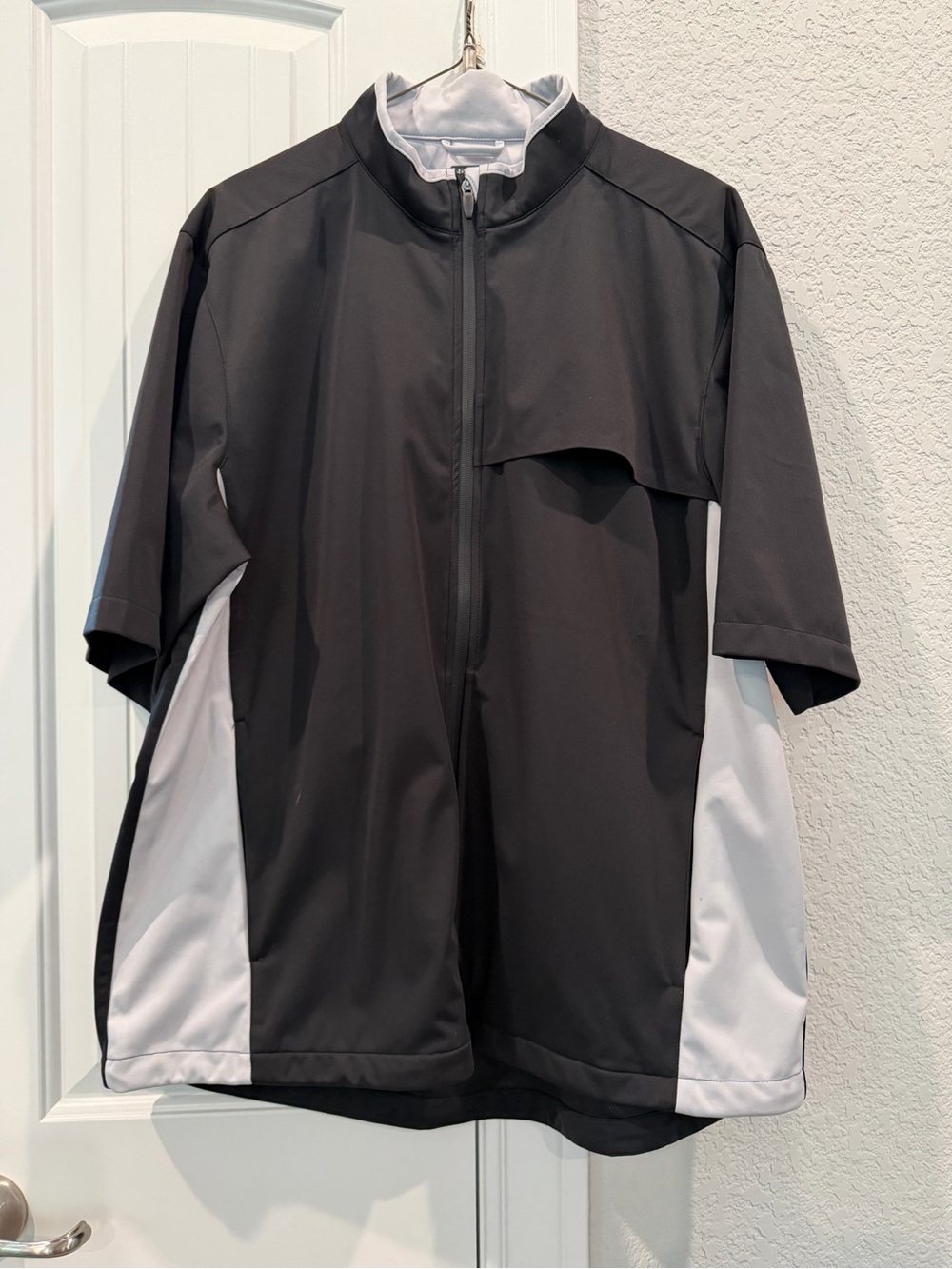 Greg Norman Collection Black and Light Gray Short-Sleeve Zip Jacket